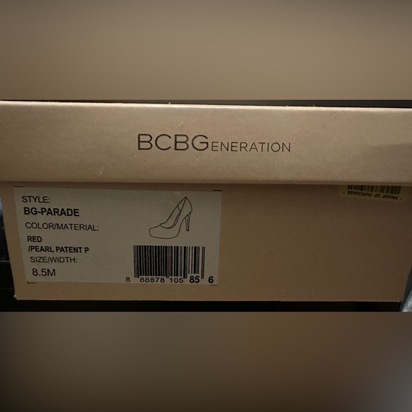 Shiny red patent platform heels, 8.5, BCBG - Picture 4 of 4